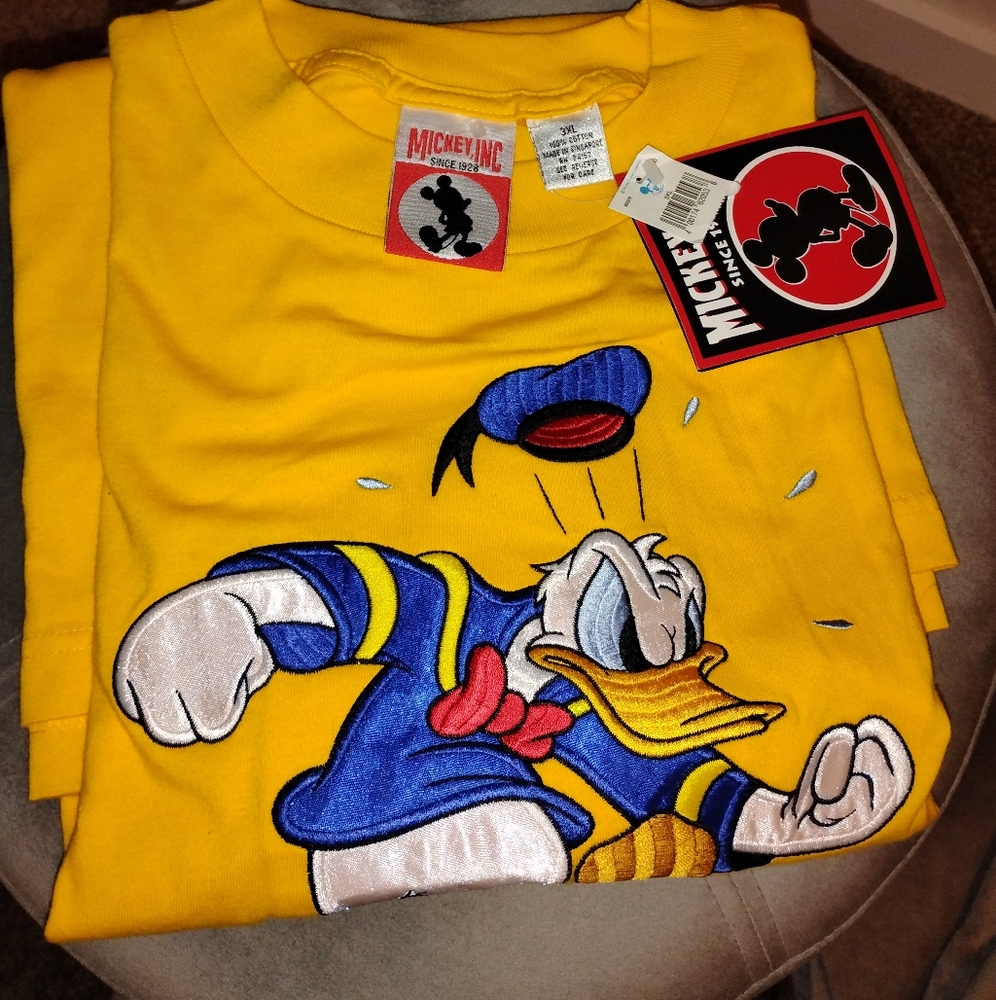 Vintage Yellow Donald Duck Graphic T-Shirt